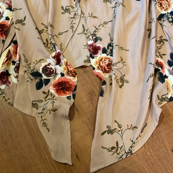 YOINS off the shoulder flowy blouse. - Picture 6 of 6